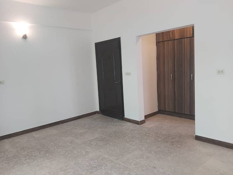 10 Marla Flat for Sale in Askari 11 Lahore 32