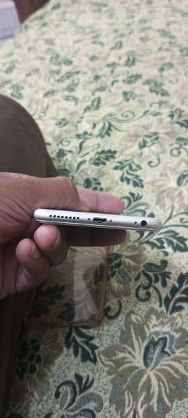 iPhone 6s plus in good condition 6