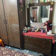 used in good condition bed set with side tables and dressing table 0