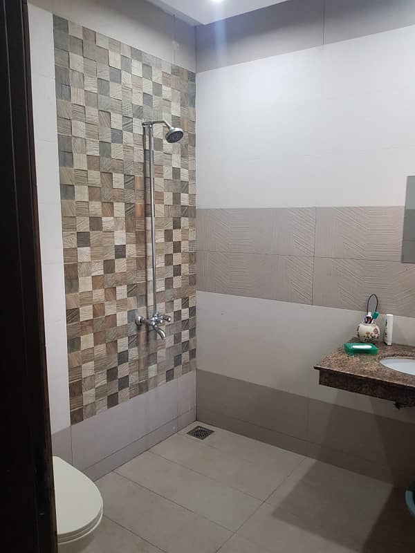 10 Marla very beautiful hot location floor upper portion for rent available near park commercial masjid in Shadab Colony Ferozepur Road Lahore 16