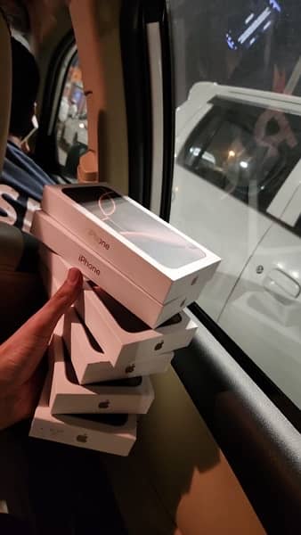 iPhone 16 Pro Max Desert Titanium 256 GB 2