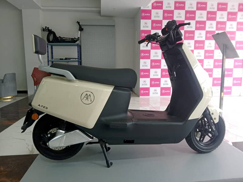 SCOOTY SCOOTY MALE FEMALE BOYS GIRLS LADIES AIMA PULSE 4