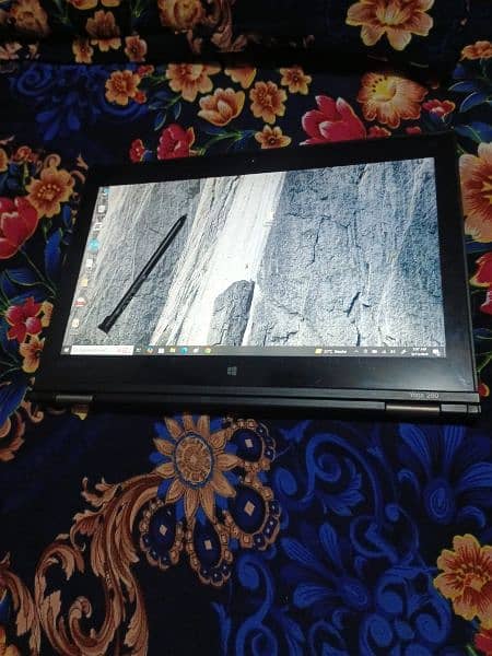 Lenovo yoga x260 laptop. 0