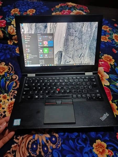 Lenovo yoga x260 laptop. 4