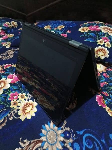 Lenovo yoga x260 laptop. 8