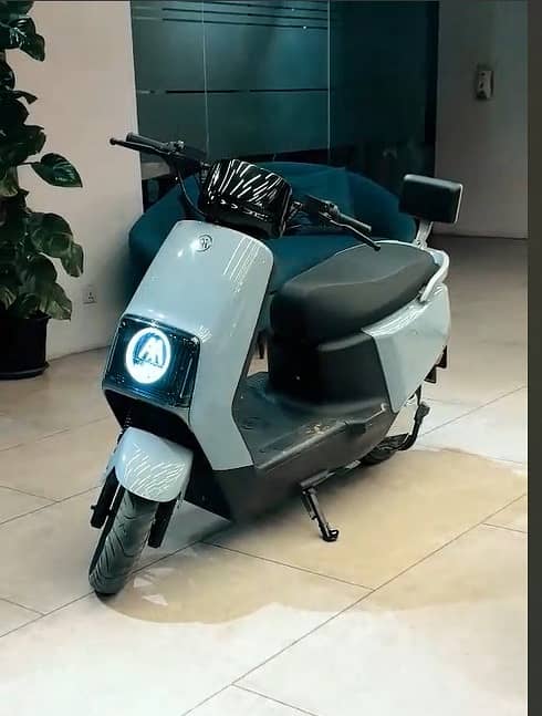 Aima Pulse Electric Scooty 3