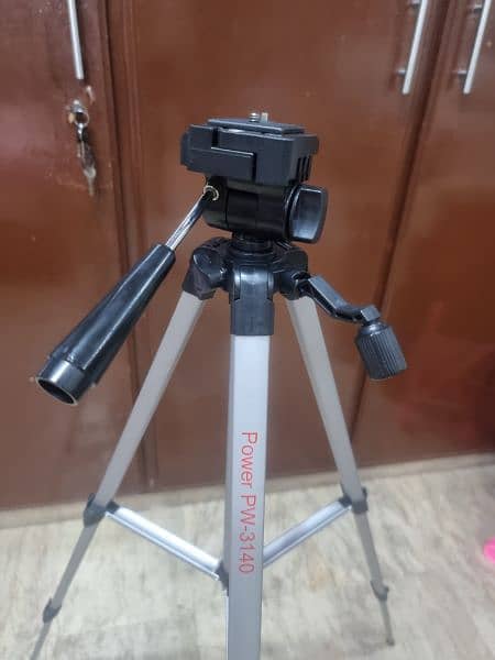 power brand tripod look like brand new 3