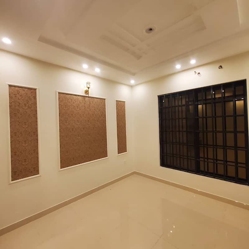 5 MARLA BEST LOCATION HOUSE AVAILABLE FOR SALE IN KHAYABAN-E-AMIN 40 FEET WIDE ROAD 6