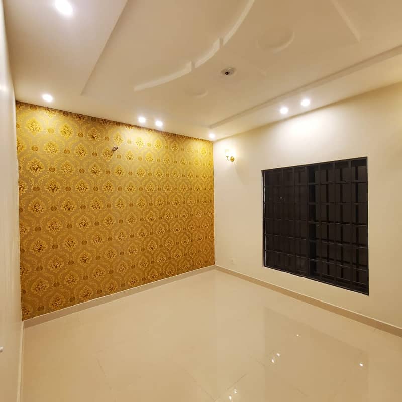 5 MARLA BEST LOCATION HOUSE AVAILABLE FOR SALE IN KHAYABAN-E-AMIN 40 FEET WIDE ROAD 12