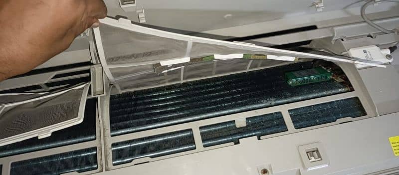 Gree 1.5ton inverter Ac Good Condition 1