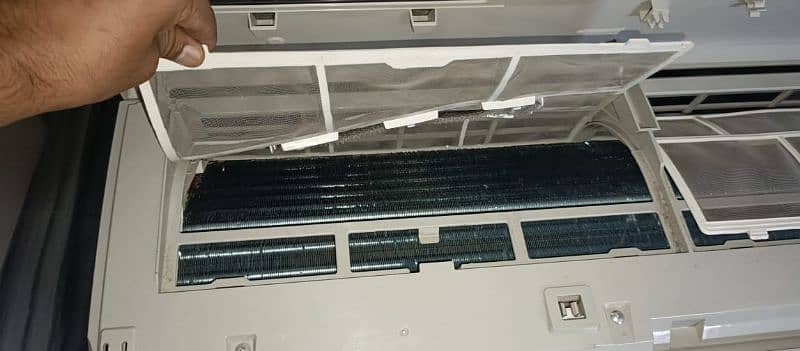 Gree 1.5ton inverter Ac Good Condition 2