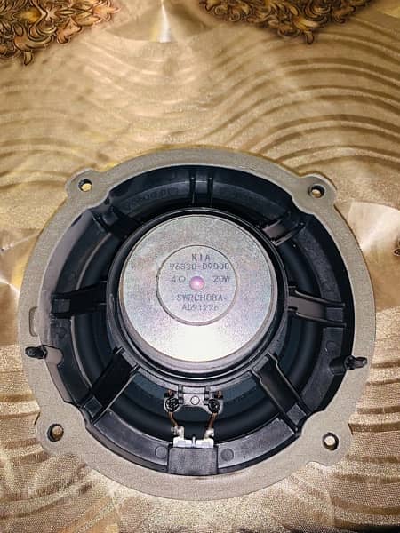 KIA sportage speakers 1