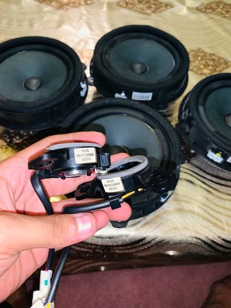 KIA sportage speakers 4