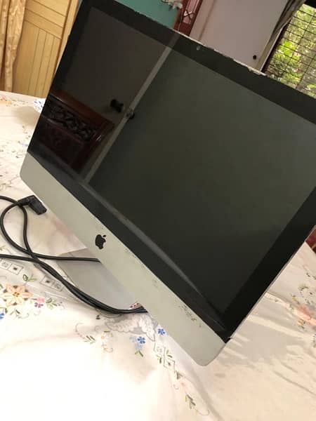 APPLE MAC 2010 3