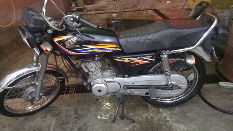 Honda 125 17 model shape 18 punjab university 2