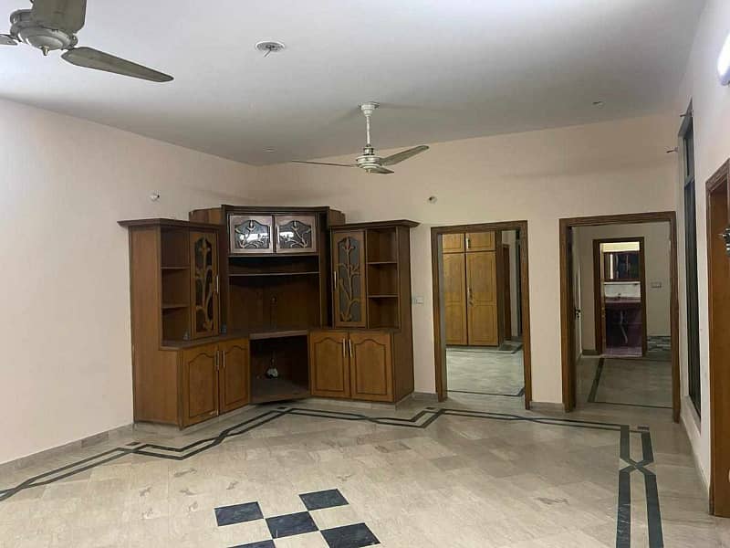 1 kanal house for rent in gulberg for call center software house school setup or any commercial activity 3