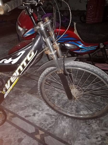 Mountain Bike / Bicycle with Gears, shocks, disk brakes 0