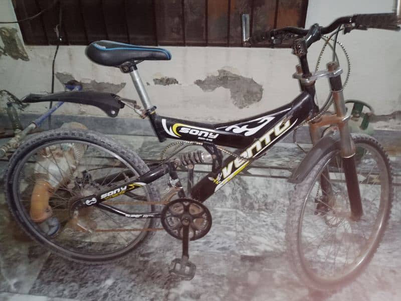 Mountain Bike / Bicycle with Gears, shocks, disk brakes 7