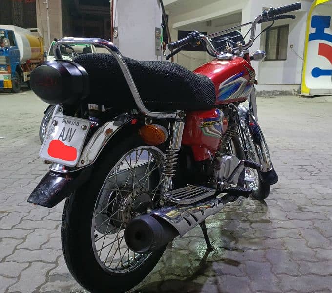 Honda 125cc Red colour 1