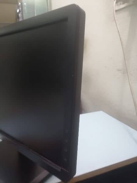 DELL MONITOR LCD 10/9 CONDITION NO FAULT 19 INCHES 2