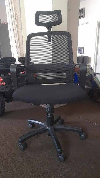 Office table and chair for sale 2