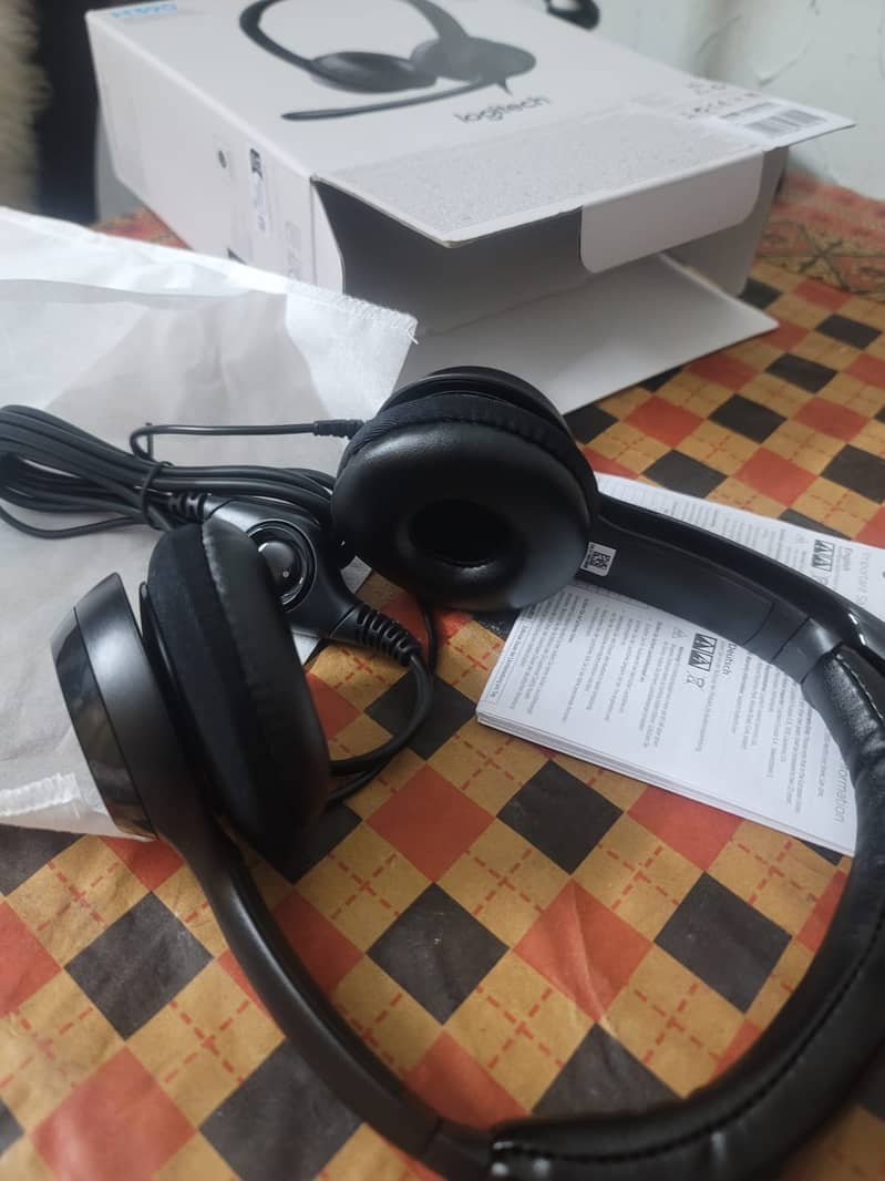 Brand New Logitech H390 Wired USB Headset with Noise-Cancelling Mic 1