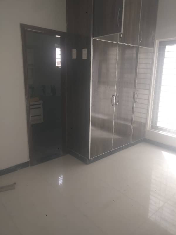 1 kanal upper portion for rent on ideal location 7