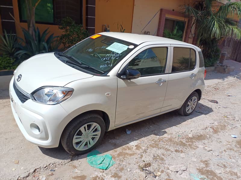 Toyota Passo 2021 XS pearl white 1