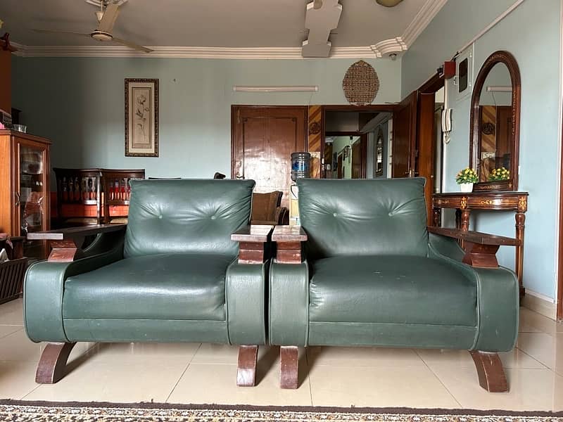 5 seater sofa with good wood and very relaxing seats 0