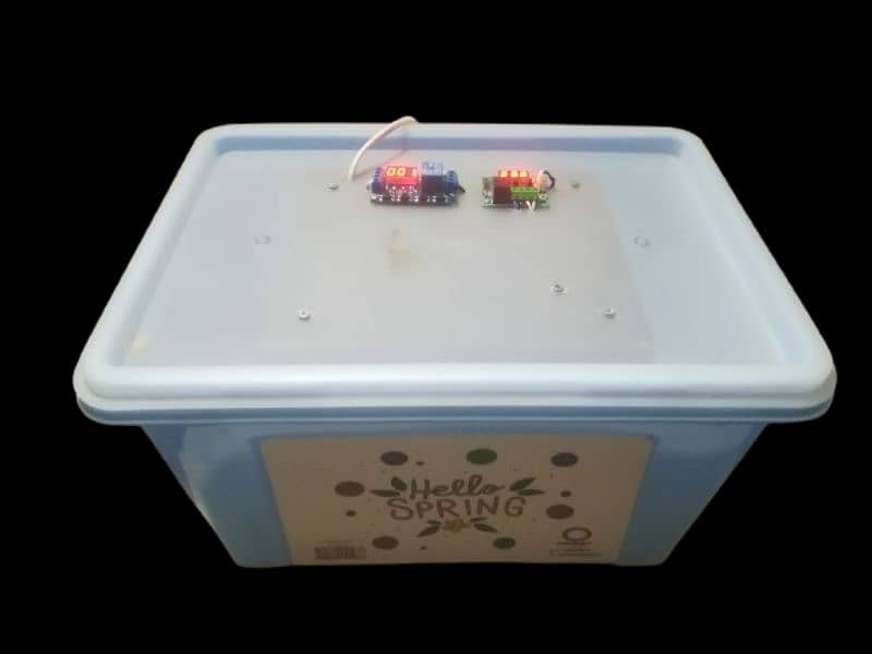 Automatic Incubator 18 eggs 1