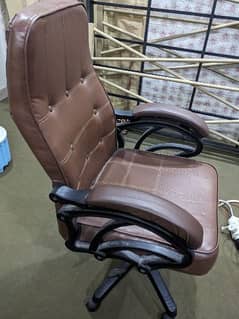 computer chair for urgent sale 0