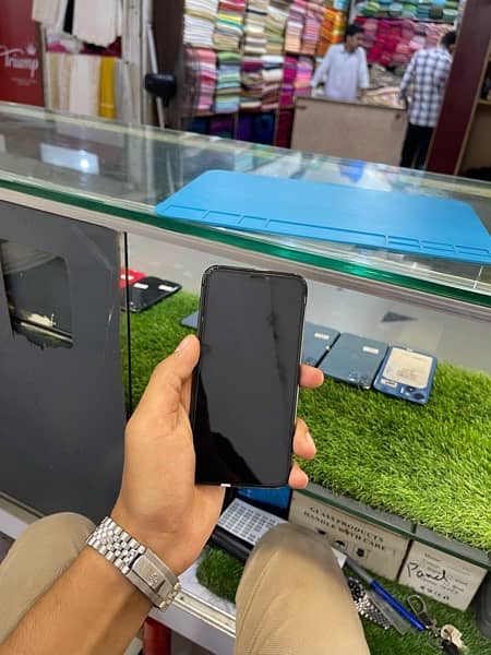 IPHONE 11 PRO 256GB (NON PTA) 1