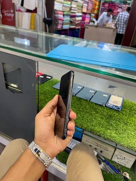 IPHONE 11 PRO 256GB (NON PTA) 5