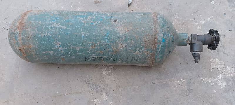 Oxygen cylinder 1