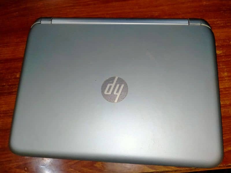 Hp 210 G1
4th generation 
Core i5
Ram 8GB
Touch n Type 2