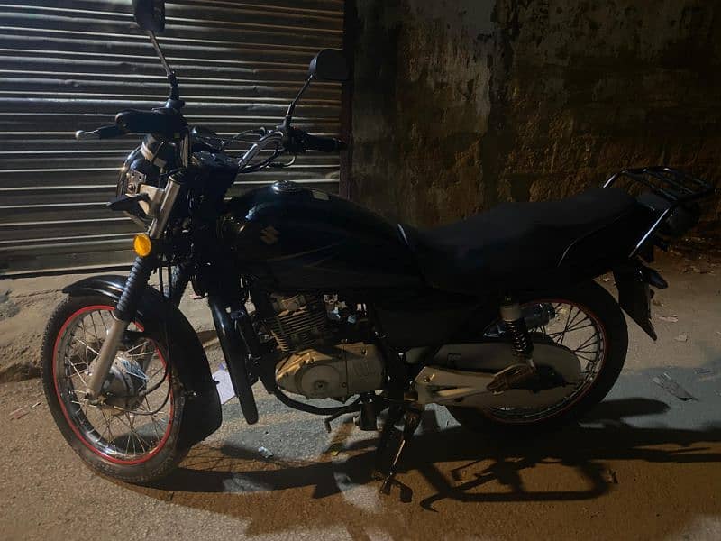 Black colour  self start engine sealed head Mai thura sa kam hai 0