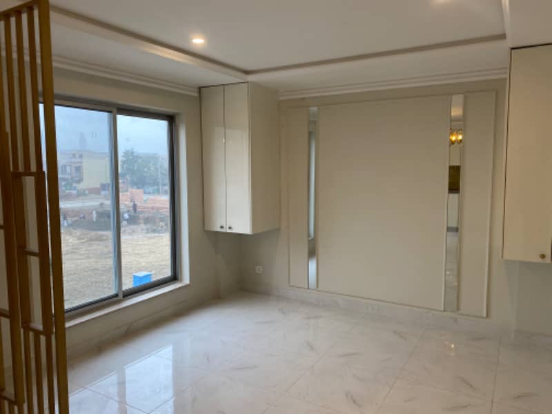 Studio Brand New Apartment For Sale In Bahria Town Lahore. 11