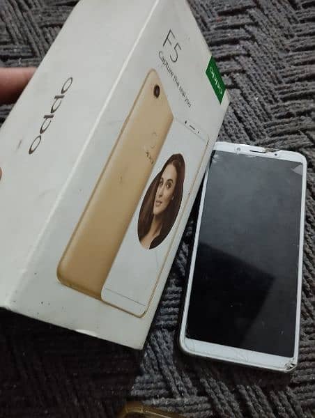 Oppo f5 4/32 Gold 5