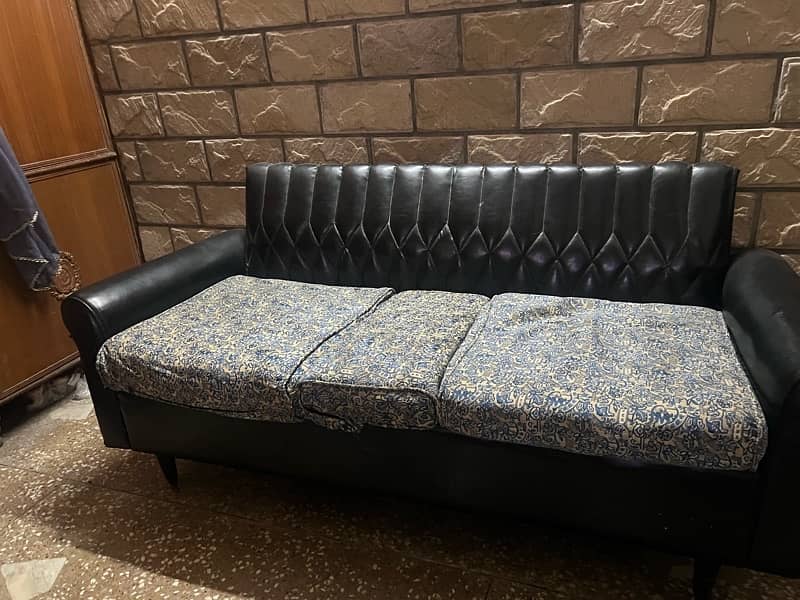 Beautiful Sofa Set Very Good Condition 2