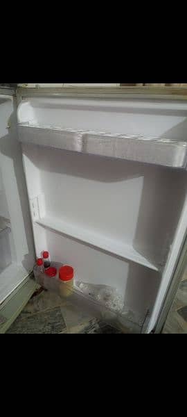 waves full size refrigerator in good condition 3