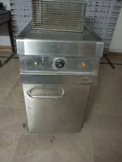 32 liter deep fryer and hot plate for sale