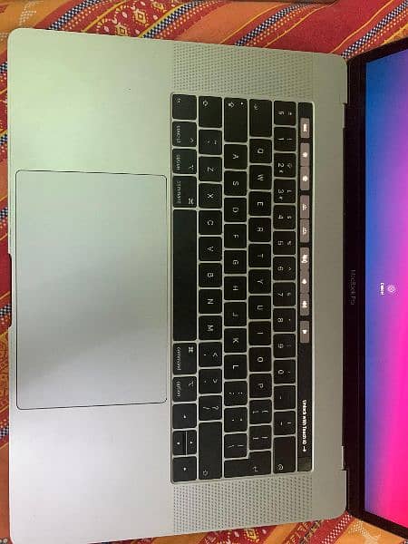 MAcbook Pro 2019 3