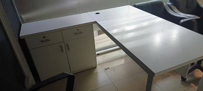 exactive table with side table 2