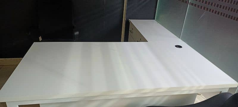 exactive table with side table 3