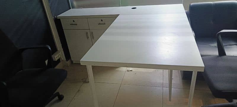 exactive table with side table 4