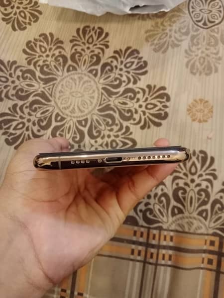 Iphone xs max 256 gb golden colour PTA approved 3