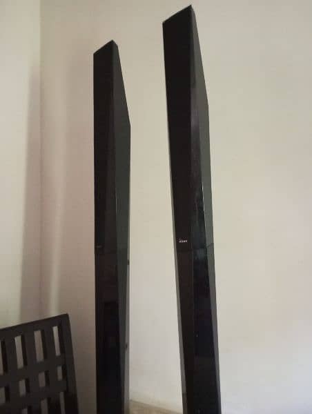 Sony DZ650 model 2tower speakers 1