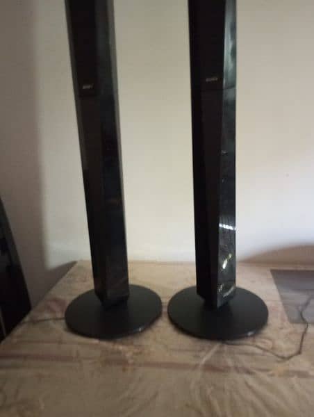 Sony DZ650 model 2tower speakers 2