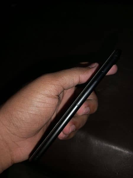 Iphone 7 Black 32 GB NON PTA 5