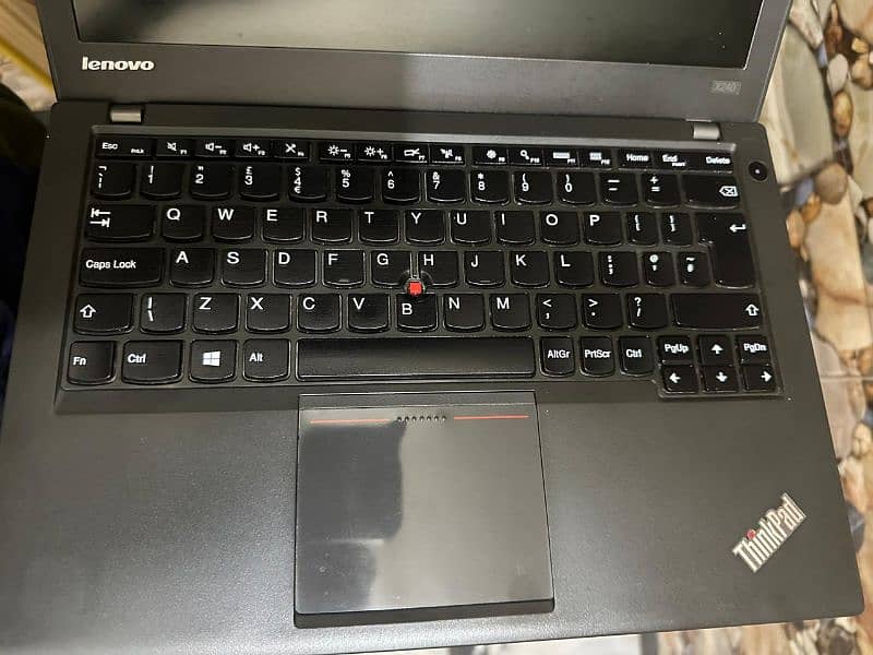 Lenovo thinkpad X240 Fresh 
Core i5 4th Gen 1